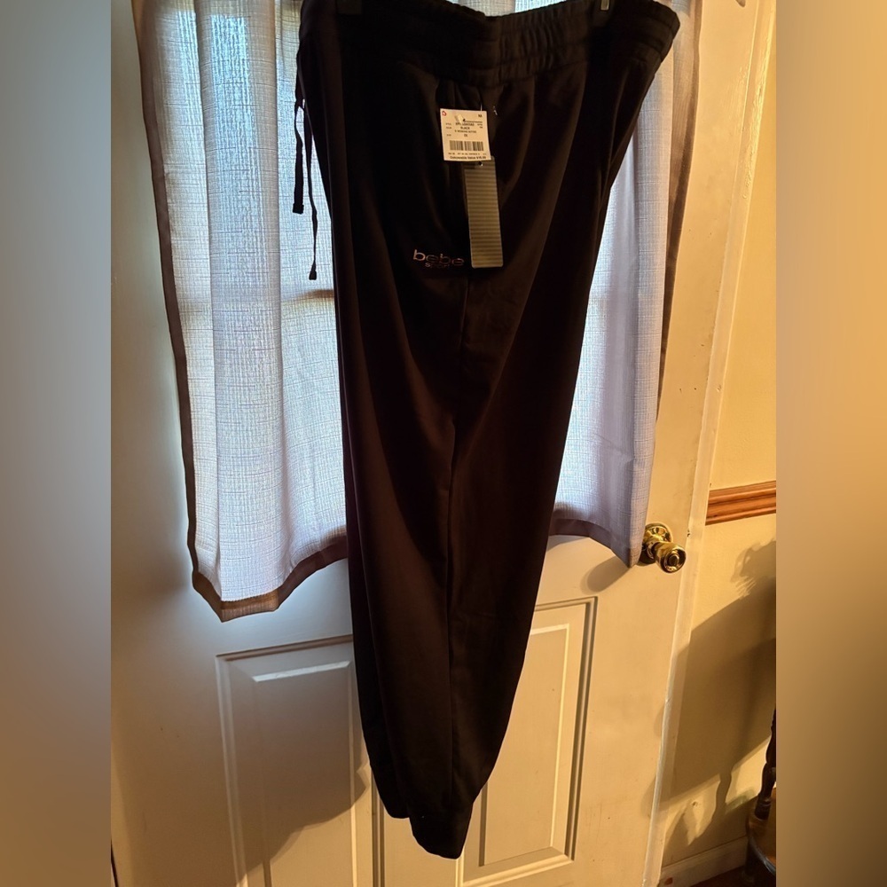 Bebe sport ladies ,black,soft sz 2x side pockets , drawstring, inseam 29”.poly